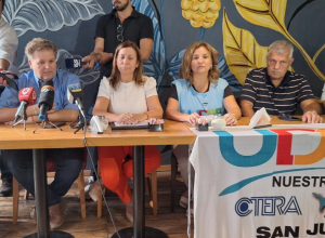 Docentes analizan una nueva propuesta salarial con aumento y suma de $100 mil