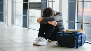 Alerta en escuelas por amenazas virales y operativos