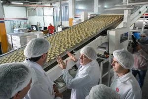 Llevan calma en Albardón: la fábrica sigue en marcha