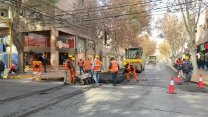 Microcentro se renueva: pavimentan calles clave de la Capital