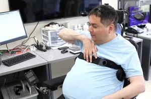 Implante cerebral devuelve el movimiento a tetrapléjico tras años sin poder tocar