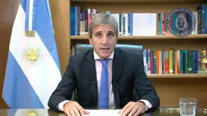 El Gobierno amplió el Presupuesto para salarios, deuda e inteligencia
