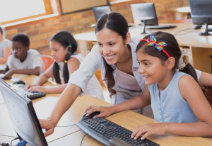La escuela está cambiando: IA y computadoras llegan a las aulas