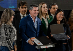 Entregan 3.000 computadoras para docentes: quiénes las recibirán
